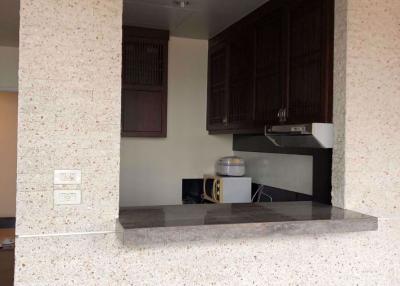 3 bed Condo in Elephant Tower Chatuchak District C016749