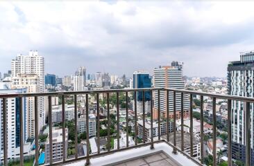 2 bed Condo in Fullerton Sukhumvit Khlongtoei Sub District C016734