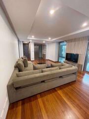 3 bed Condo in L3AVENUE Khlong Tan Nuea Sub District C016717