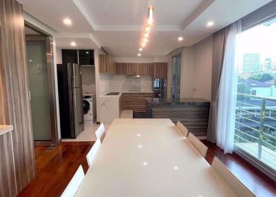 3 bed Condo in L3AVENUE Khlong Tan Nuea Sub District C016717