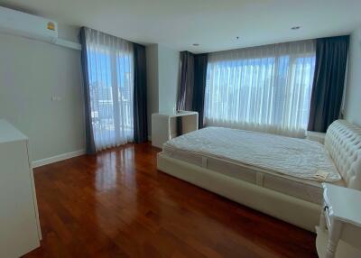 3 bed Condo in Baan Siri Thirty One Khlong Toei Nuea Sub District C016706