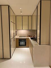 2 bed Condo in BEATNIQ Sukhumvit 32 Khlongtan Sub District C016703