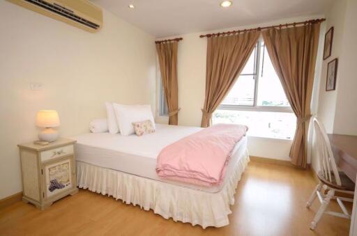 2 bed Condo in Serene Place Sukhumvit 24 Khlongtan Sub District C016699