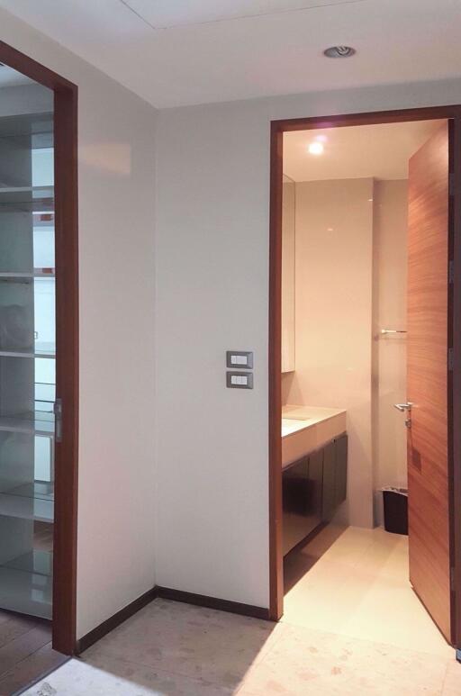 2 bed Condo in The Address Sukhumvit 28 Khlongtan Sub District C016679