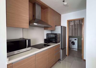 3 bed Condo in The Emporio Place Khlongtan Sub District C016655