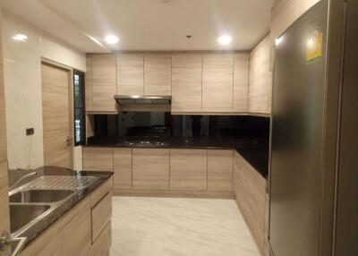 3 bed Condo in GP Grande Tower Khlong Toei Nuea Sub District C016574