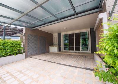 3 bed House in Town Avenue Srinakarin Suanluang Sub District H016572