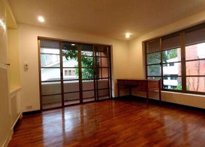 4 bed House Lumphini Sub District H016551