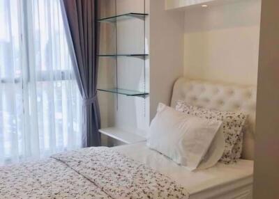 2 bed Condo in Ideo Mobi Rama 9 Huai Khwang Sub District C016546