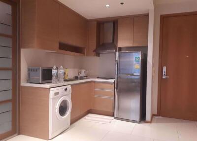 1 bed Condo in The Emporio Place Khlongtan Sub District C016539