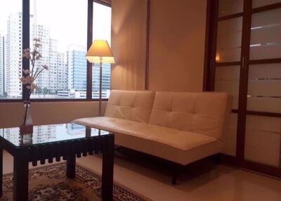 1 bed Condo in The Emporio Place Khlongtan Sub District C016539