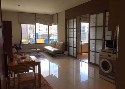 1 bed Condo in The Emporio Place Khlongtan Sub District C016539