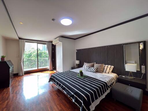 3 bed Condo in PR Court Khlong Tan Nuea Sub District C016491