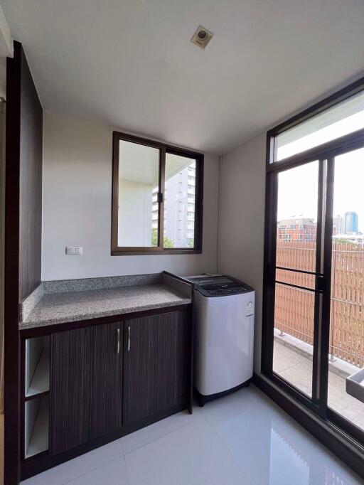 3 bed Condo in PR Court Khlong Tan Nuea Sub District C016491