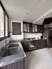 3 bed Condo in PR Court Khlong Tan Nuea Sub District C016491