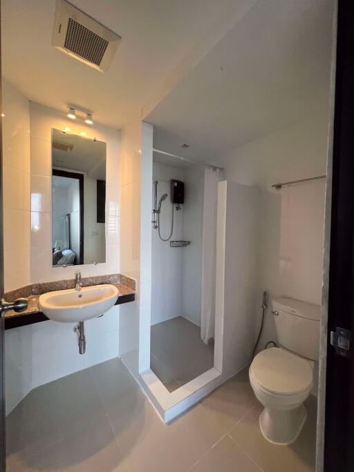 3 ห้องนอน, 3 ห้องน้ำ คอนโด ราคา ฿ 70,000/เดือน