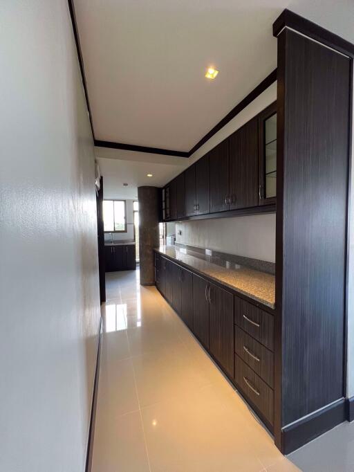 3 bed Condo in PR Court Khlong Tan Nuea Sub District C016490