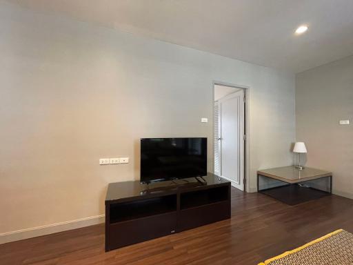 2 bed Condo in Chapter 31 Khlong Tan Nuea Sub District C016488