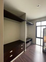 2 bed Condo in Chapter 31 Khlong Tan Nuea Sub District C016488