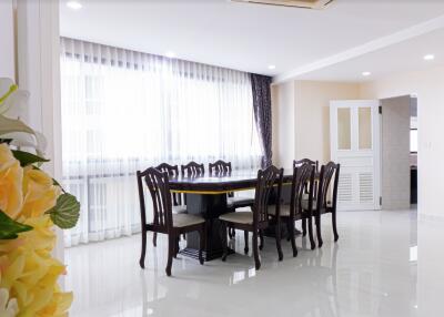 3 bed Condo in President Park Sukhumvit 24 Khlongtan Sub District C016482