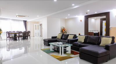 3 bed Condo in President Park Sukhumvit 24 Khlongtan Sub District C016482