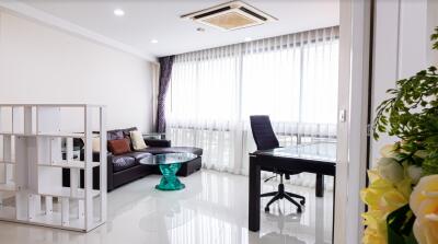 3 bed Condo in President Park Sukhumvit 24 Khlongtan Sub District C016482