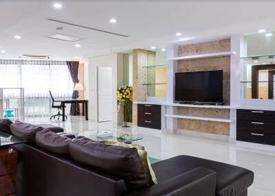 3 bed Condo in President Park Sukhumvit 24 Khlongtan Sub District C016482