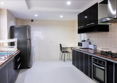 3 bed Condo in President Park Sukhumvit 24 Khlongtan Sub District C016482