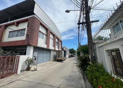 176 Sqm. Warehouse listed for ฿ 21,000,000.
