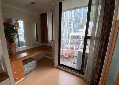 2 bed Condo in Supalai Place Condominium Khlong Tan Nuea Sub District C016455