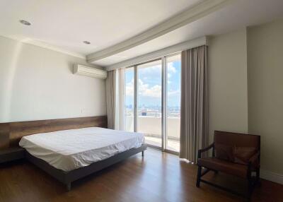 3 bed Condo in Supakarn Condominium Khlong Ton Sai Sub District C016431