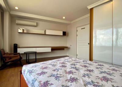 3 bed Condo in Supakarn Condominium Khlong Ton Sai Sub District C016431
