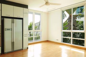 4 bed Condo in The Trees Sathorn Chong Nonsi Sub District C016428
