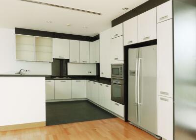 4 bed Condo in The Trees Sathorn Chong Nonsi Sub District C016428