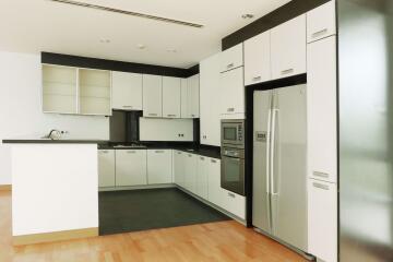 4 bed Condo in The Trees Sathorn Chong Nonsi Sub District C016428