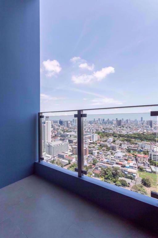 3 bed Condo in The Diplomat Sathorn Silom Sub District C016395