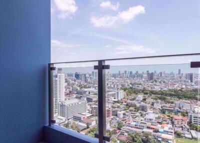 3 bed Condo in The Diplomat Sathorn Silom Sub District C016395