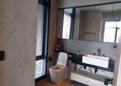 2 bed Condo in The Lofts Asoke Khlong Toei Nuea Sub District C016354