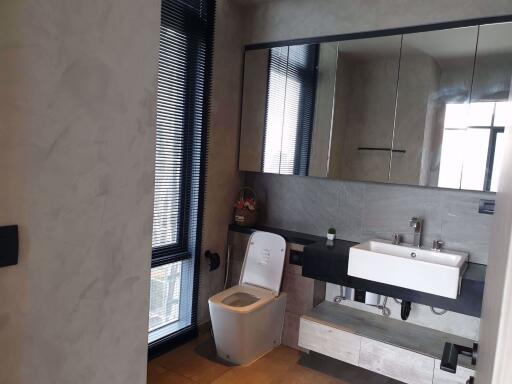 2 bed Condo in The Lofts Asoke Khlong Toei Nuea Sub District C016354