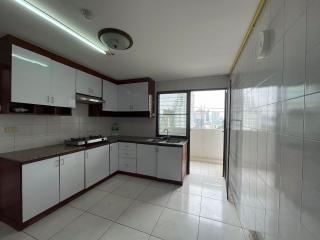 3 bed Condo in Empire House Khlong Tan Nuea Sub District C016321