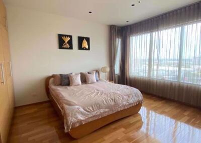 1 bed Condo in The Emporio Place Khlongtan Sub District C016313