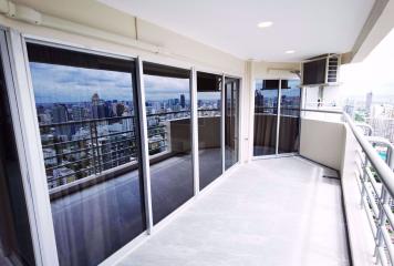 2 bed Condo in The Waterford Diamond Khlongtan Sub District C016307