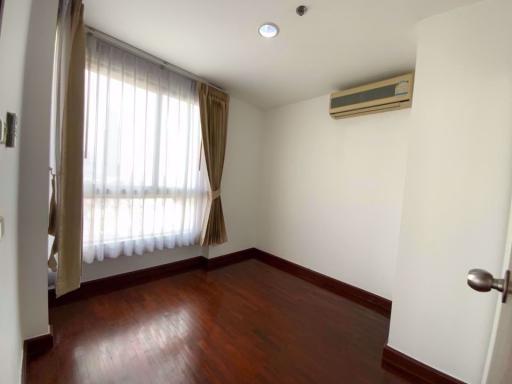 3 bed Condo in River Heaven Wat Phraya Krai Sub District C016292