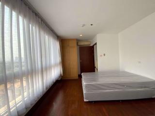 3 bed Condo in River Heaven Wat Phraya Krai Sub District C016292