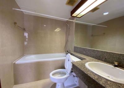 3 ห้องนอน, 2 ห้องน้ำ คอนโด ราคา ฿ 35,000/เดือน