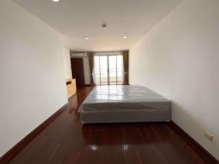 3 bed Condo in River Heaven Wat Phraya Krai Sub District C016292