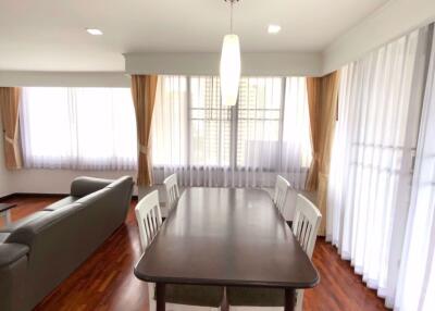 2 bed Condo in Acadamia Grand Tower Khlong Tan Nuea Sub District C016291