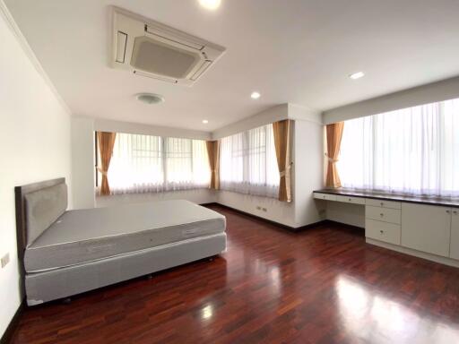 2 bed Condo in Acadamia Grand Tower Khlong Tan Nuea Sub District C016291