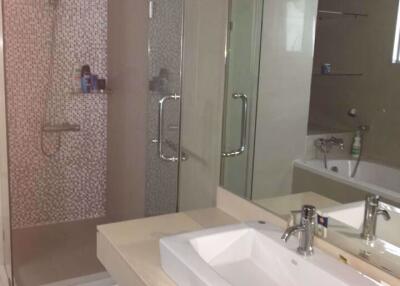 2 bed Condo in The Rajdamri Lumphini Sub District C016289