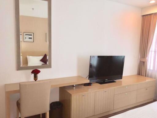 2 bed Condo in The Rajdamri Lumphini Sub District C016289